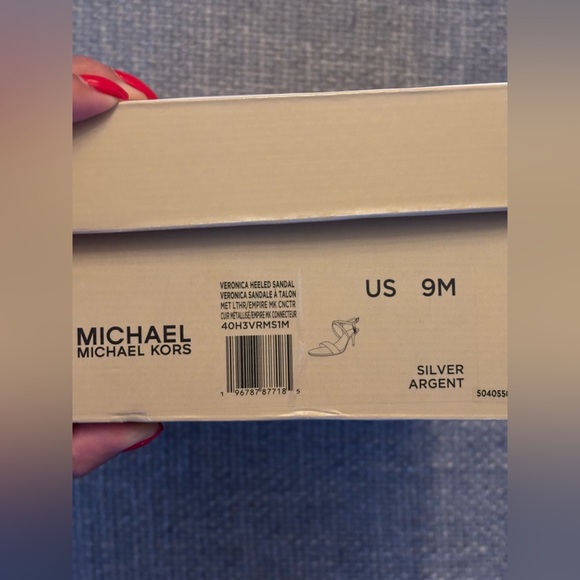 Michael Kors Metallic Silver Leather Sandals – Size 9 – Brand New - Picture 11 of 11